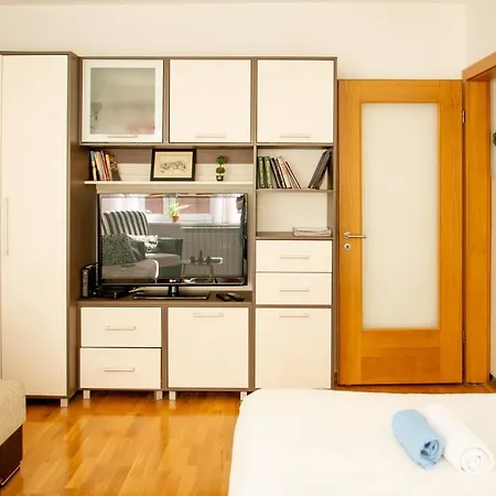 Apartment Cute And Cozy With Cathedral View-excellent Location Sarajevo
